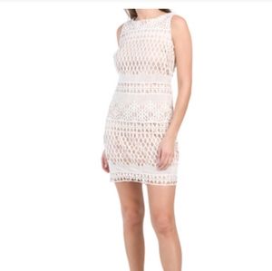 Carmen Marc valvo crochet detail dress